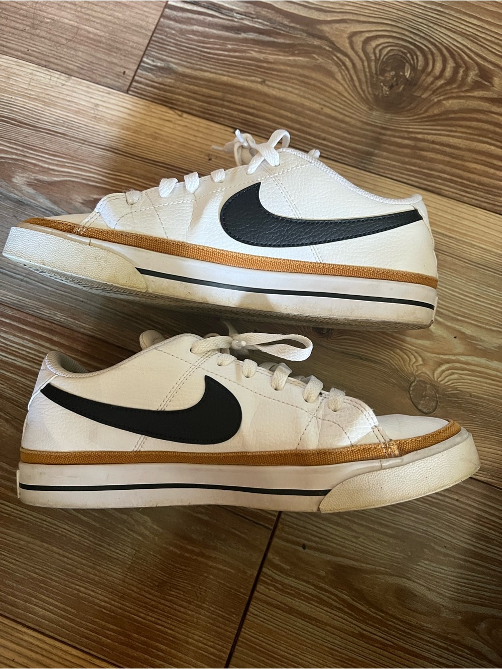 Nike White Low-Top Sneakers with Tan Trim - Picture 3 of 4